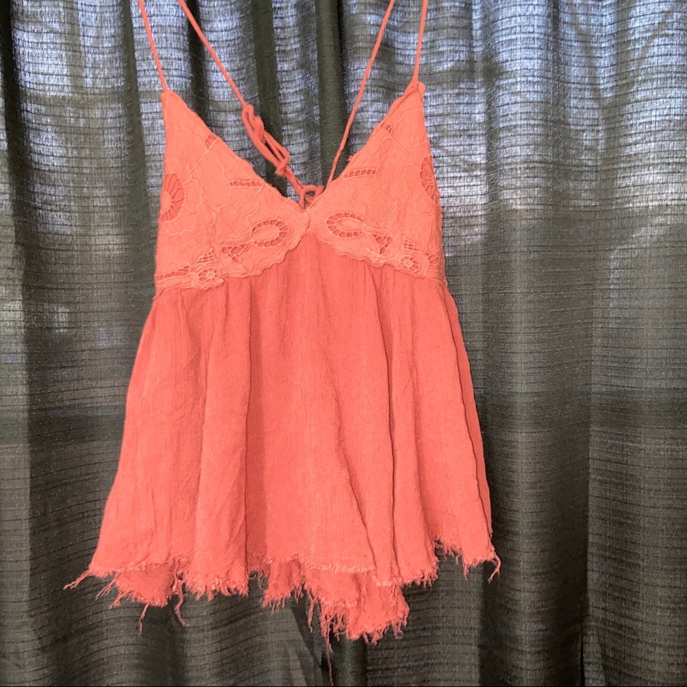Flowy red detailed tank